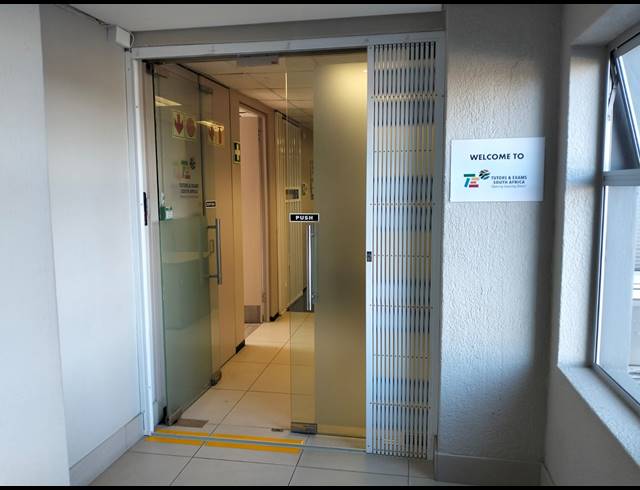 422M² BUSINESS CENTRE TO LET IN ROSENPARK